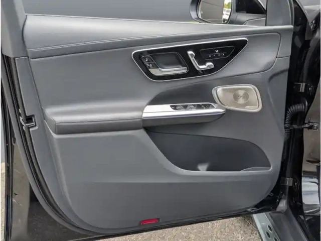 Mercedes Glc 300 e  hybrid eq 4matic — photo 17