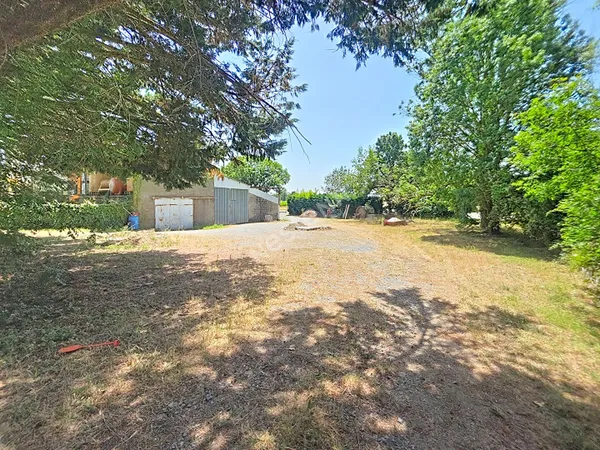 Terrain constructible A VENDRE à SAINT GEREON, environement agréable