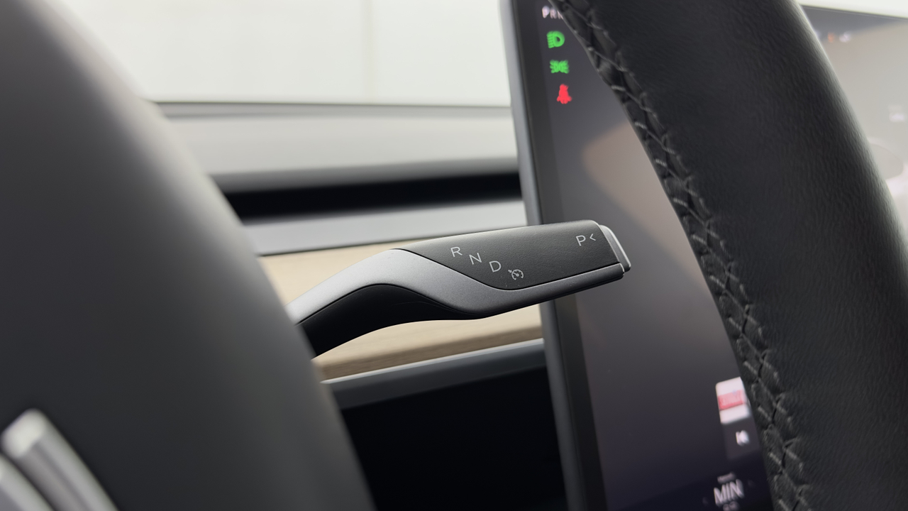 Tesla MODEL Y Standard RWD — photo 18