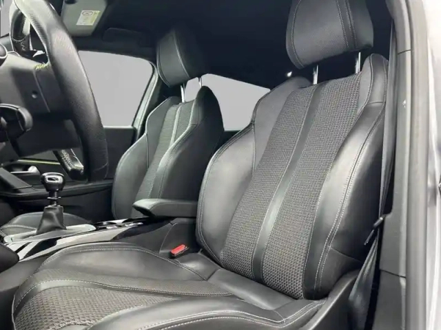Peugeot 2008 puretech 130 s&amp;s bvm6 — photo 11