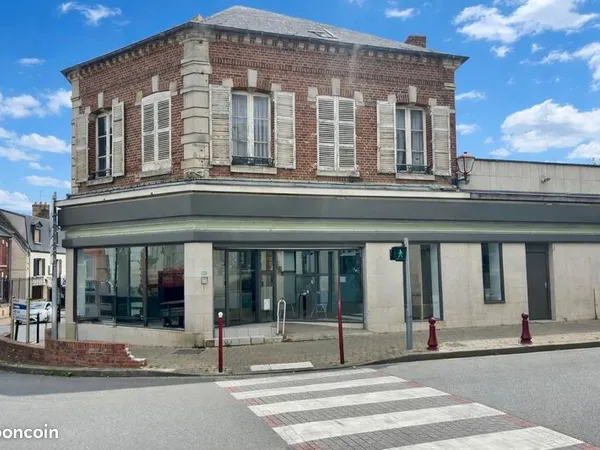 Local commercial 208 m²