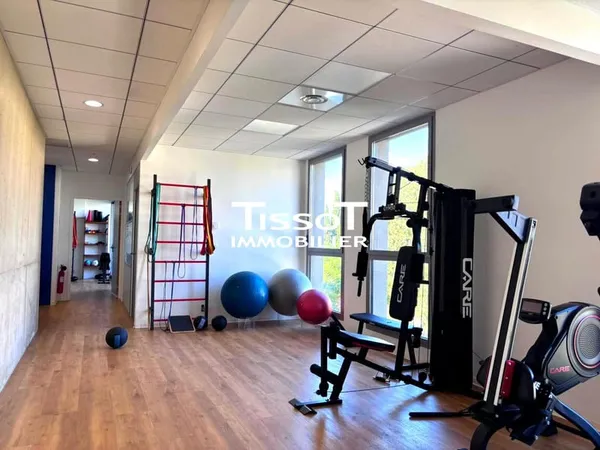 Local professionnel 136m2
