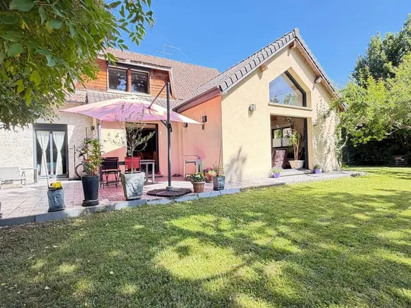Maison 10 pièces 205 m²
