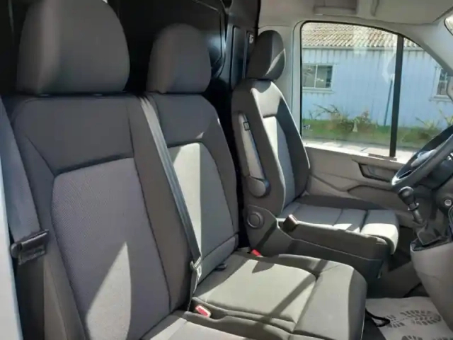 Volkswagen Crafter fg 30 l3h3 2.0 tdi 140ch business traction — photo 9