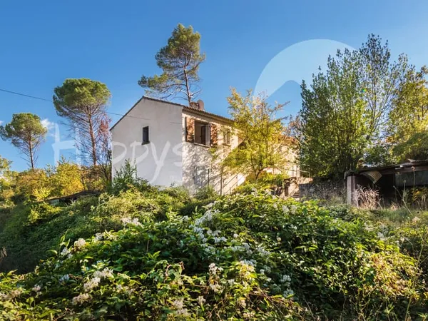 Villa d'environ 80 m2 sur 4000 m2 de terrain