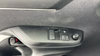 Toyota Yaris 116h Dynamic 5p MY22 — photo 28