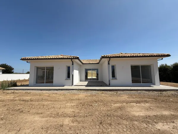 Belle maison contemporaine de 149 M2 5 pièces 4 chambres sur beau terrain au calme