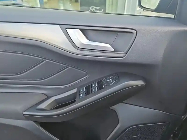 Ford Focus 1.5 ecoblue 115ch titanium x business bva8 — photo 6