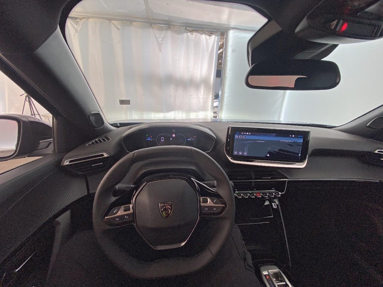 Peugeot 2008 hybrid 145 ch e-dcs6 allure — photo 12