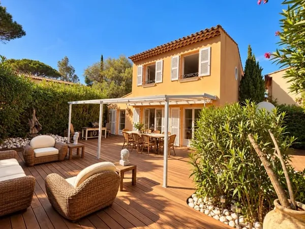EXCLUSIVITÉ - VILLA INDIVIDUELLE DANS UN DOMAINE SÉCURISÉ AVEC PISCINE