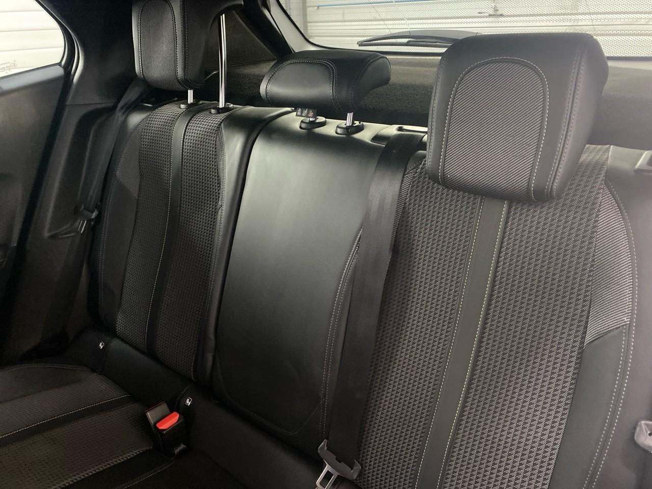 Peugeot 2008 puretech 130 s&s eat8 gt — photo 13