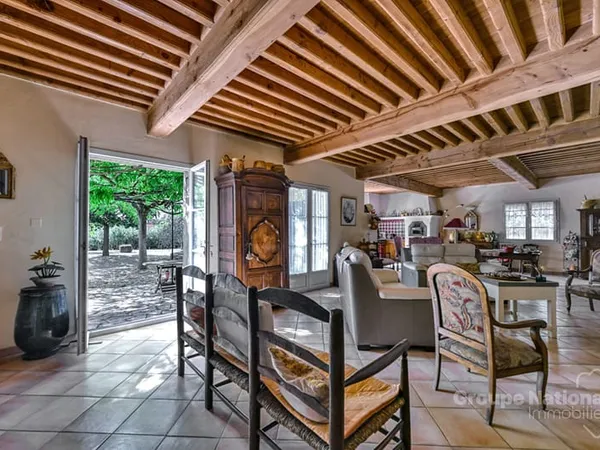 VILLA DE CARACTÈRE STYLE MAS - 180 M2