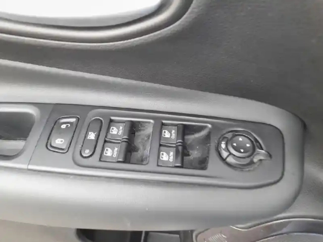 Jeep Renegade 1.3 turbo t4 190 ch phev at6 4xe eawd edition limitee central park — photo 20