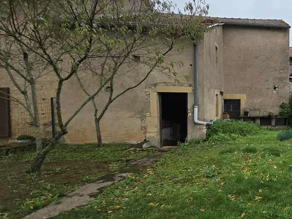 Maison avec grange et jardin à rénover entièrement