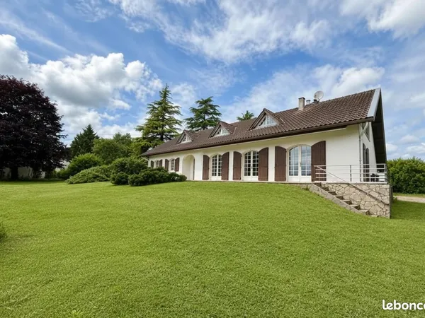 Maison 7 pièces 235 m²