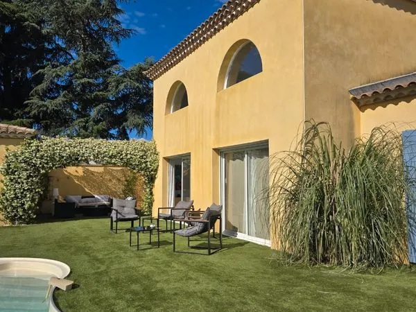 Villa de Standing à 2 mn de l A75