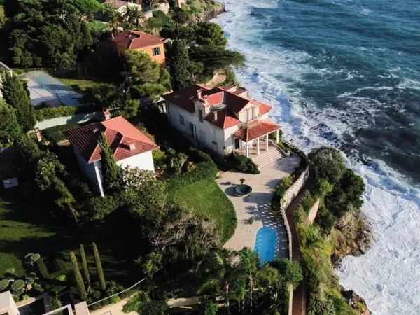 Villa 12 pièces 400 m²