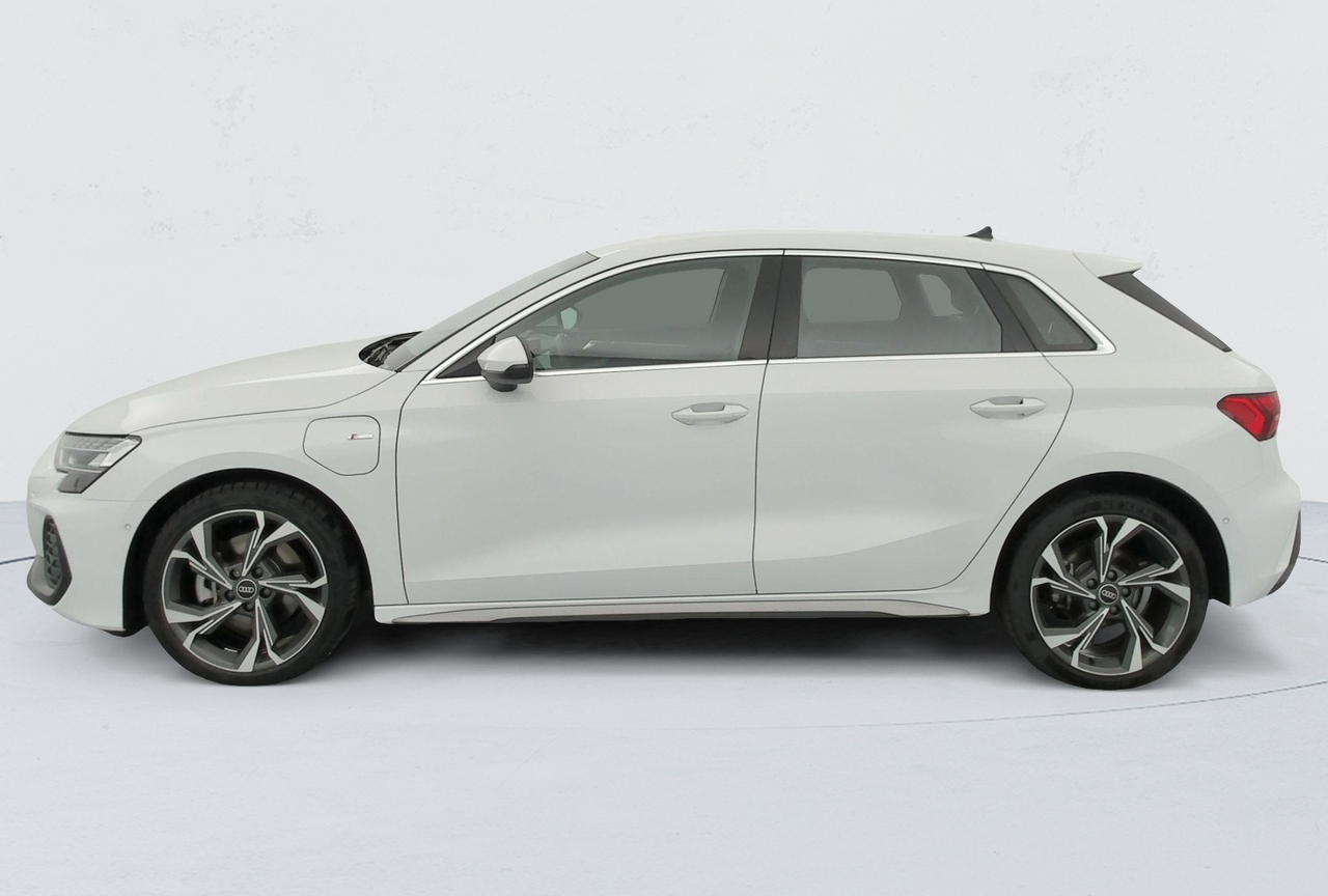 Audi A3 Sportback — photo 2