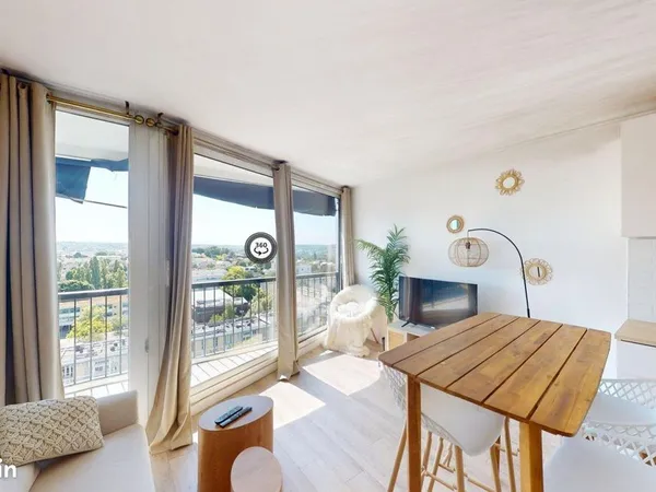 Chambre 6 pièces 75 m²