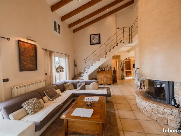 Villa 21 pièces 920 m²