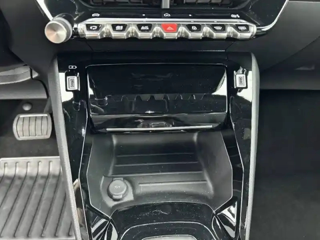 Peugeot 2008 hybrid 145 e-dcs6 — photo 29