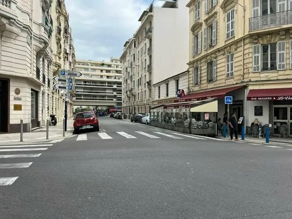 Local commercial 195 m²