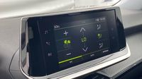 Peugeot 2008 1.2 PureTech 130ch S&S Allure Pack — photo 13