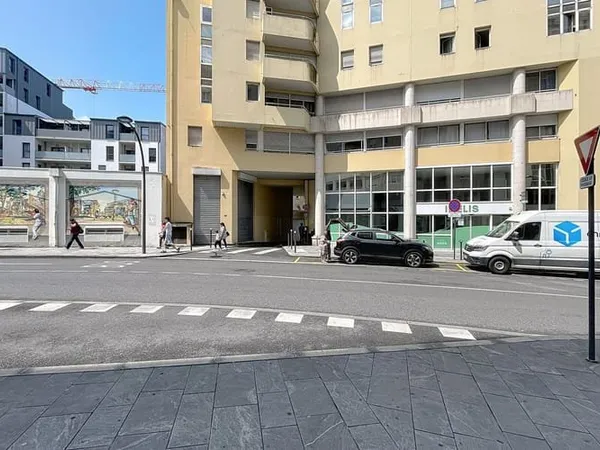 Bureau 150 m²