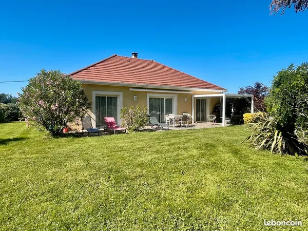 Maison récente de plain pied, 4 chambres et terrain de 2769m²