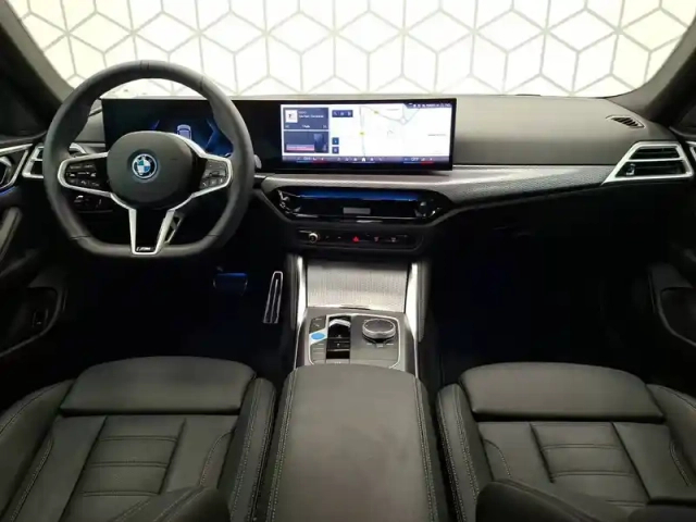 Bmw I4 edrive40 — photo 11