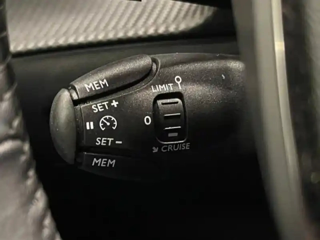 Peugeot 208 e- 136ch style — photo 13