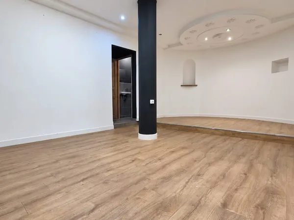 Local 3 pièces 67 m²