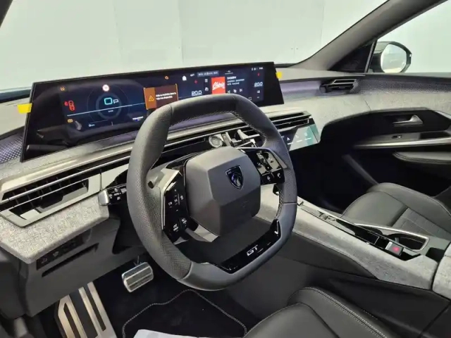 Peugeot 3008 hybrid 145 e-dcs6 — photo 12