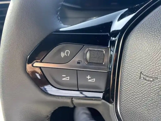 Peugeot 2008 electrique 54 kwh 156 ch — photo 12