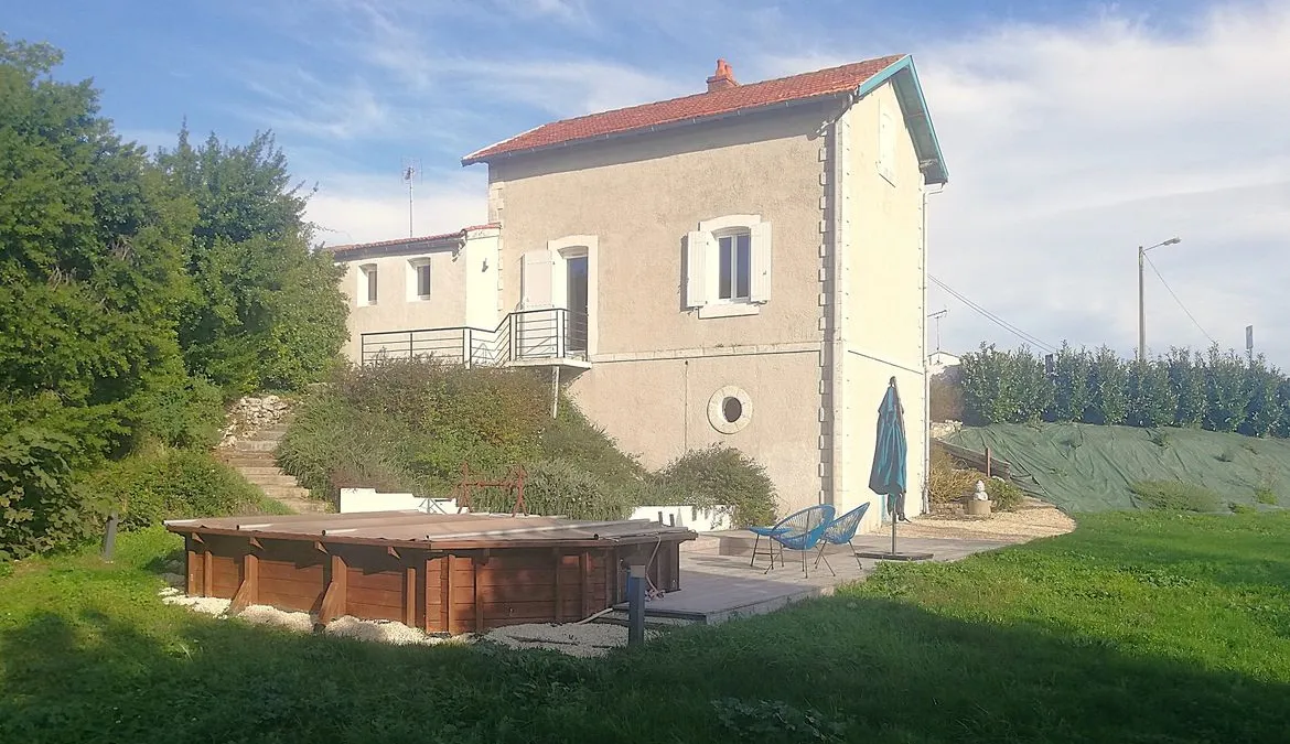 Photo 1