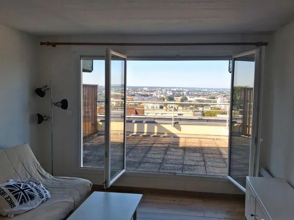 Studio terrasse meublé