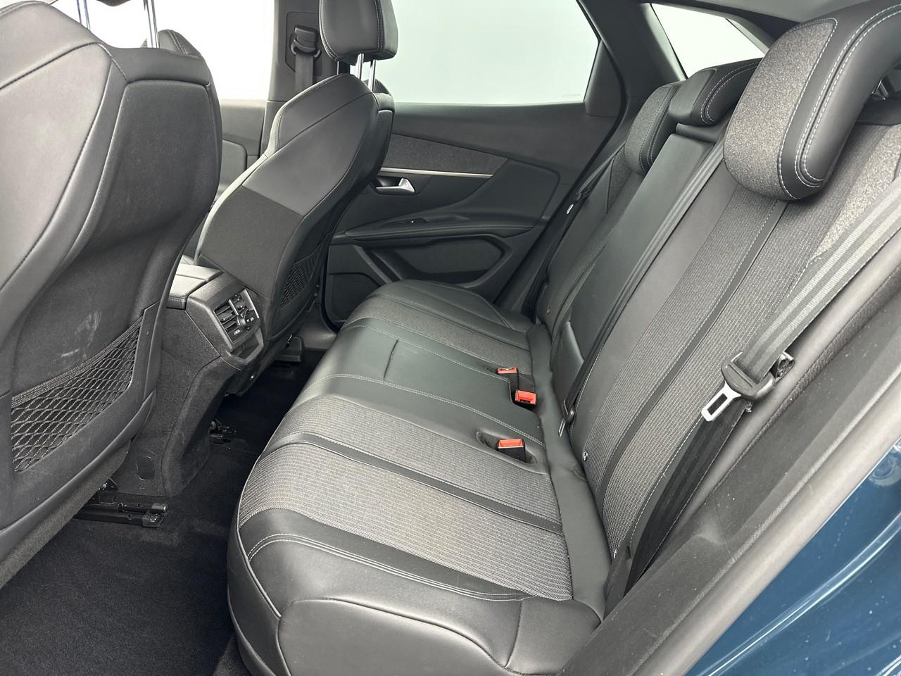 Peugeot 3008 hybrid 225 e-eat8 allure pack — photo 12