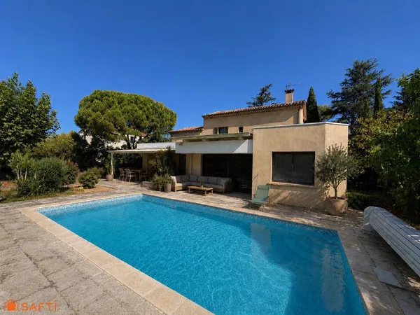 Maison d'architecte avec piscine dans le quartier du haut brésis