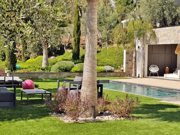 NEW - villa contemporaine neuve - magnifique jardin - domaine fermé - prestations et calme