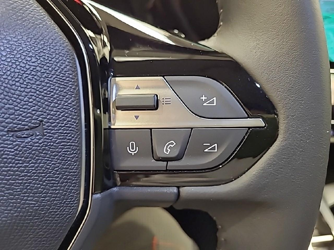 Peugeot 308 hybrid 145 e-dcs6 allure — photo 18