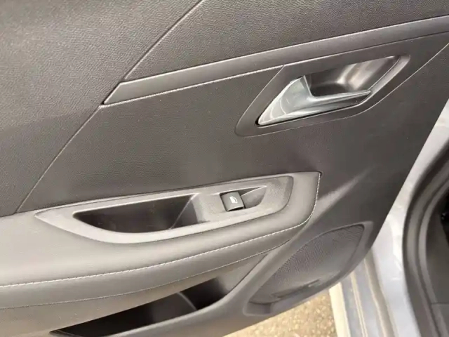 Peugeot 208 100 s&amp;s bvm6 — photo 17