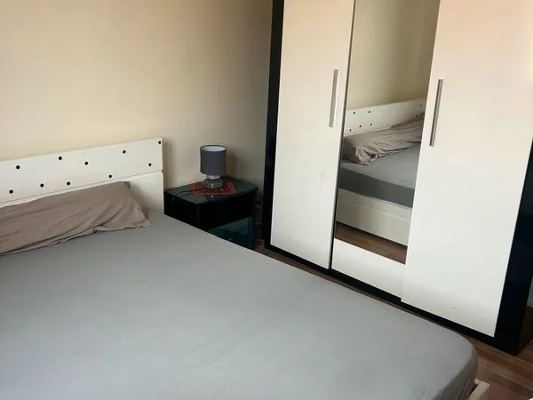 Grande chambre à louer