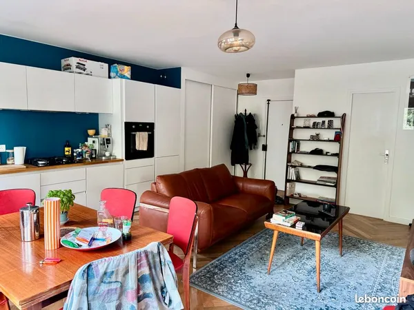 T2 de 44m2, calme et lumineux, au 5e étage avec ascenseur, balcon filant et vue dégagée