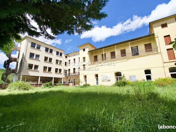 Maison 14 pièces 1261 m²
