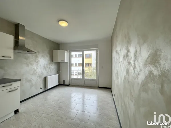 🏡 vente entre particuliers - f2 entièrement rénové avec balcon, garage et cave - forbach