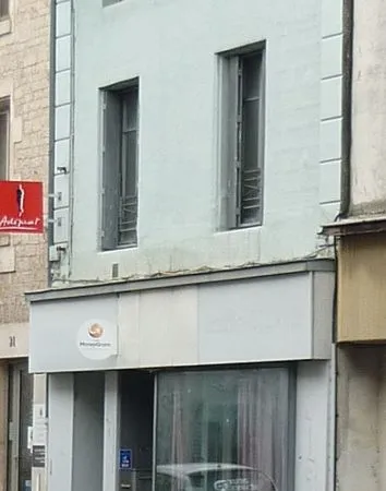Immeuble R+2 avec local commercial et un logement en duplex