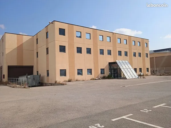 ENTREPOTS / BUREAUX Zone industrielle CARROS - Direct propriétaire