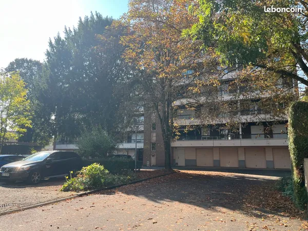 Lille T2 dans parc proche CHR