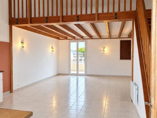 Appartement hyper centre d'arvert - t3 duplex rénové de 100 m² avec terrasse - disponible immédiatem