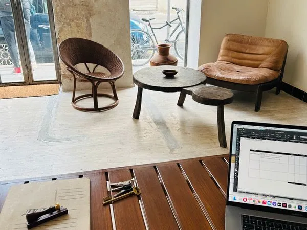 2 postes à louer en bureau partagé : Marseille Longchamp